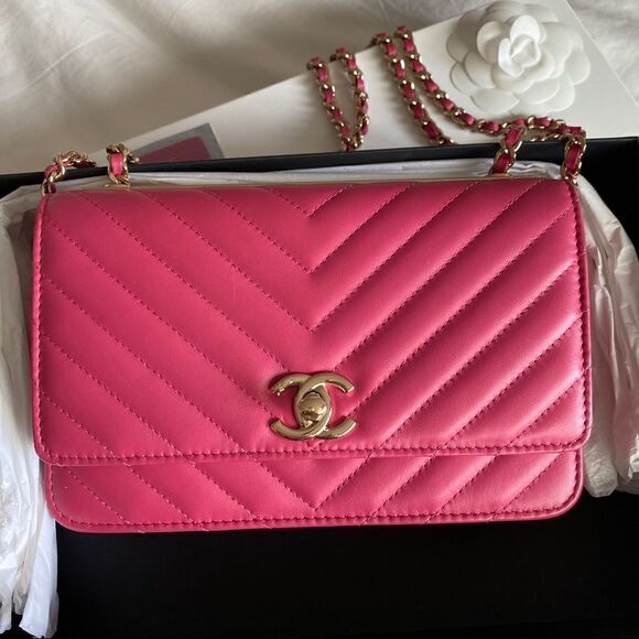 Chanel Trendy CC WOC Chevron Lambskin Wallet On Chain - Pink / light gold - Picture 2 of 14